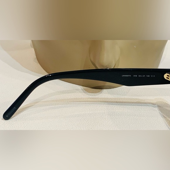 New LOEWE Sunglasses - Picture 10 of 13